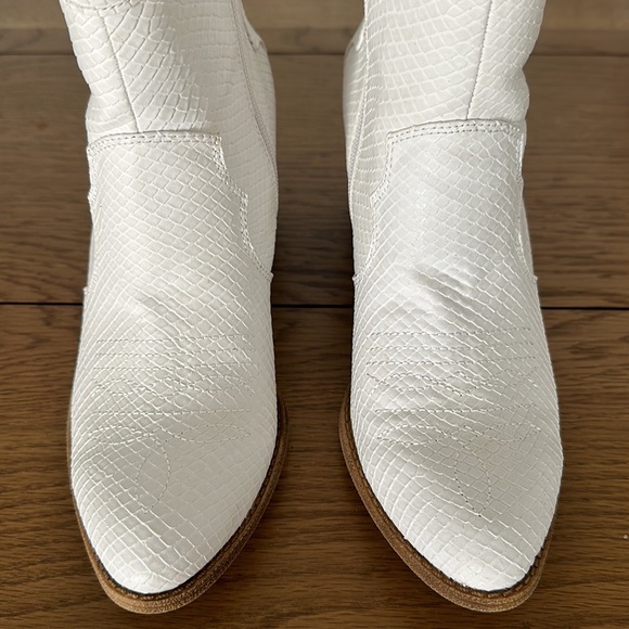 Boots - Picture 7 of 10